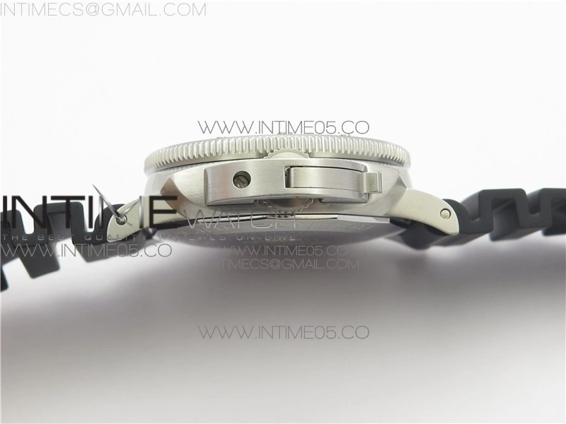 PAM683 Luminor Submersible VSF 1:1 Best Edition on Black Rubber Strap P.9010 Clone
